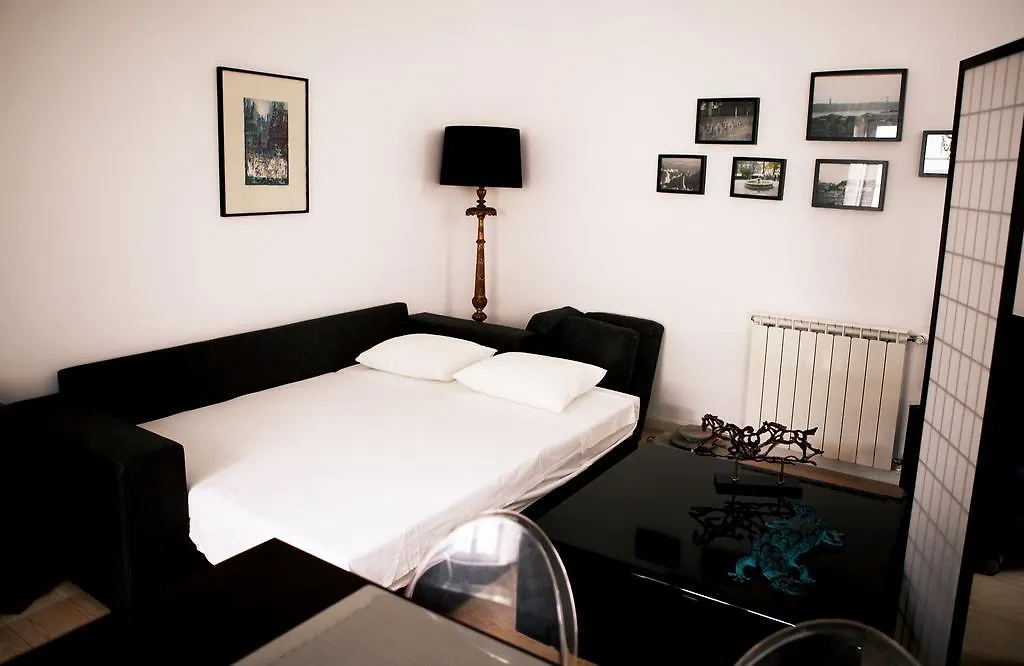 Triplex with Garage - Praça das Flores Lisboa Appartement