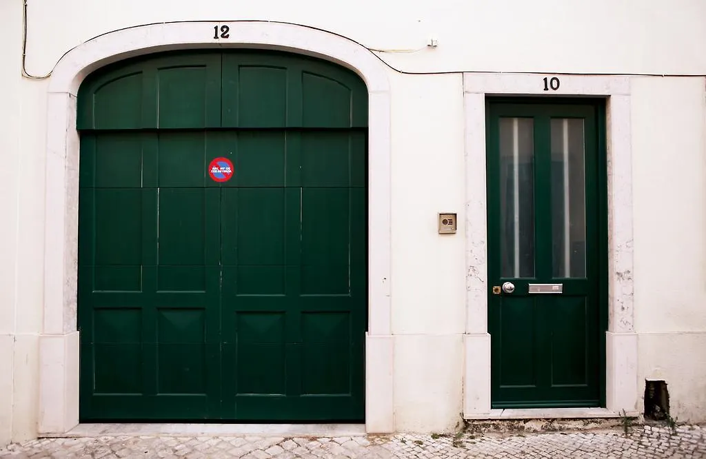 Triplex With Garage - Praca Das Flores Lisboa 0*,