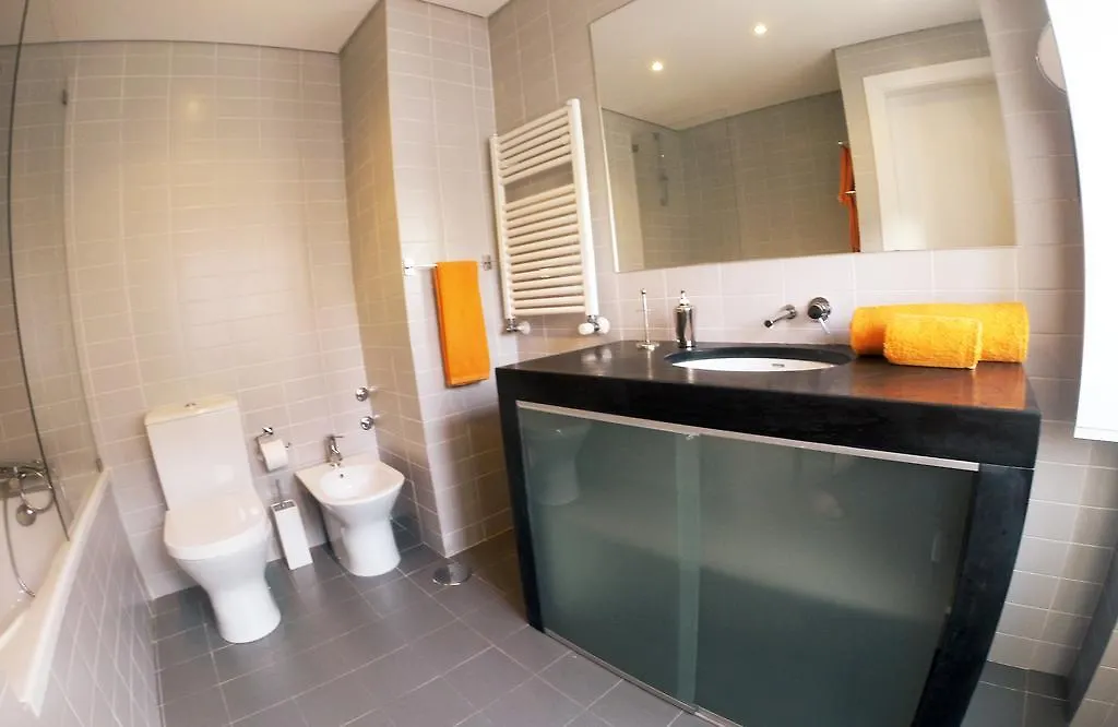 Triplex With Garage - Praca Das Flores Lisboa 0*,