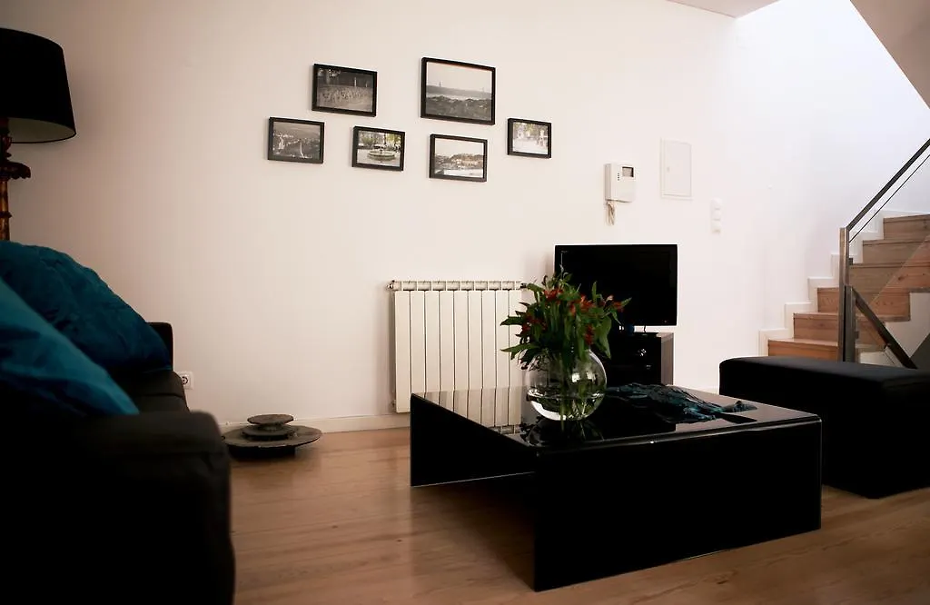 Triplex With Garage - Praca Das Flores Lisboa Lejlighed