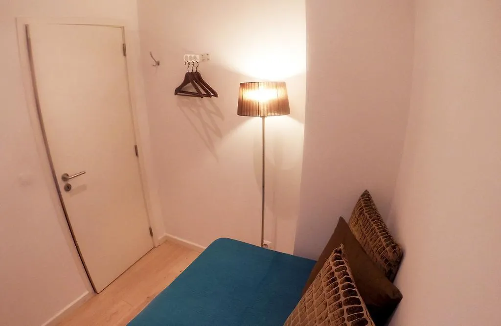 Triplex With Garage - Praca Das Flores Lisboa