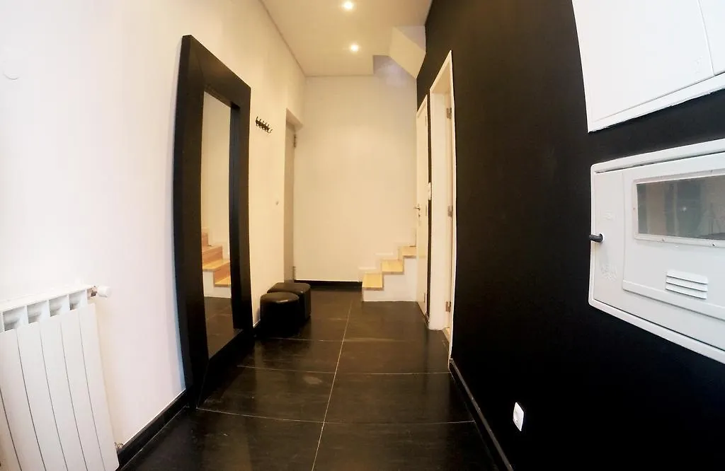 Triplex With Garage - Praca Das Flores Lisboa