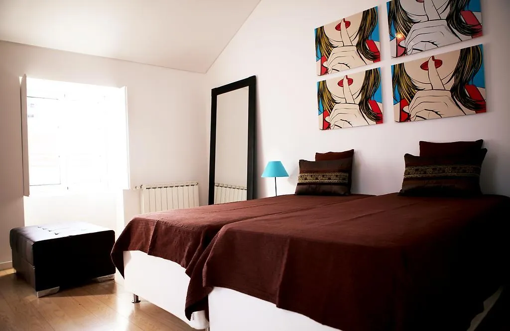 Triplex With Garage - Praca Das Flores Portugal