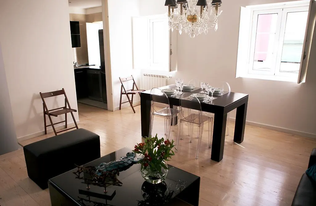 Triplex With Garage - Praca Das Flores 0*, Lisbon