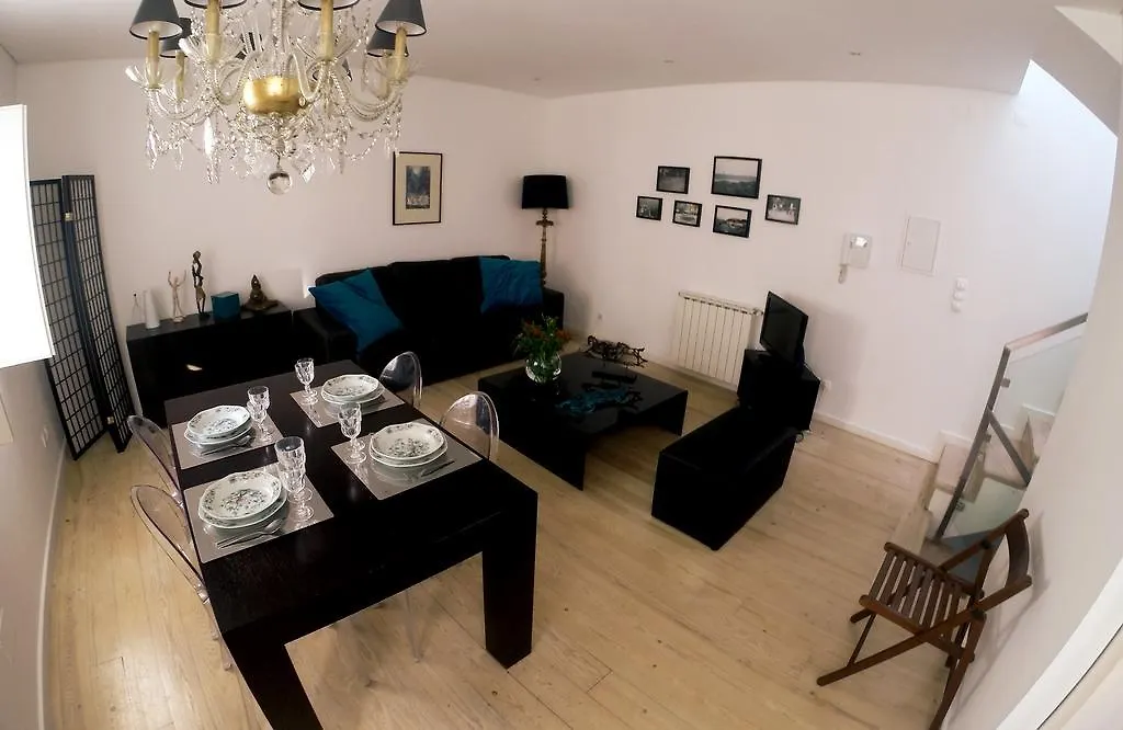 Triplex With Garage - Praca Das Flores Portugal